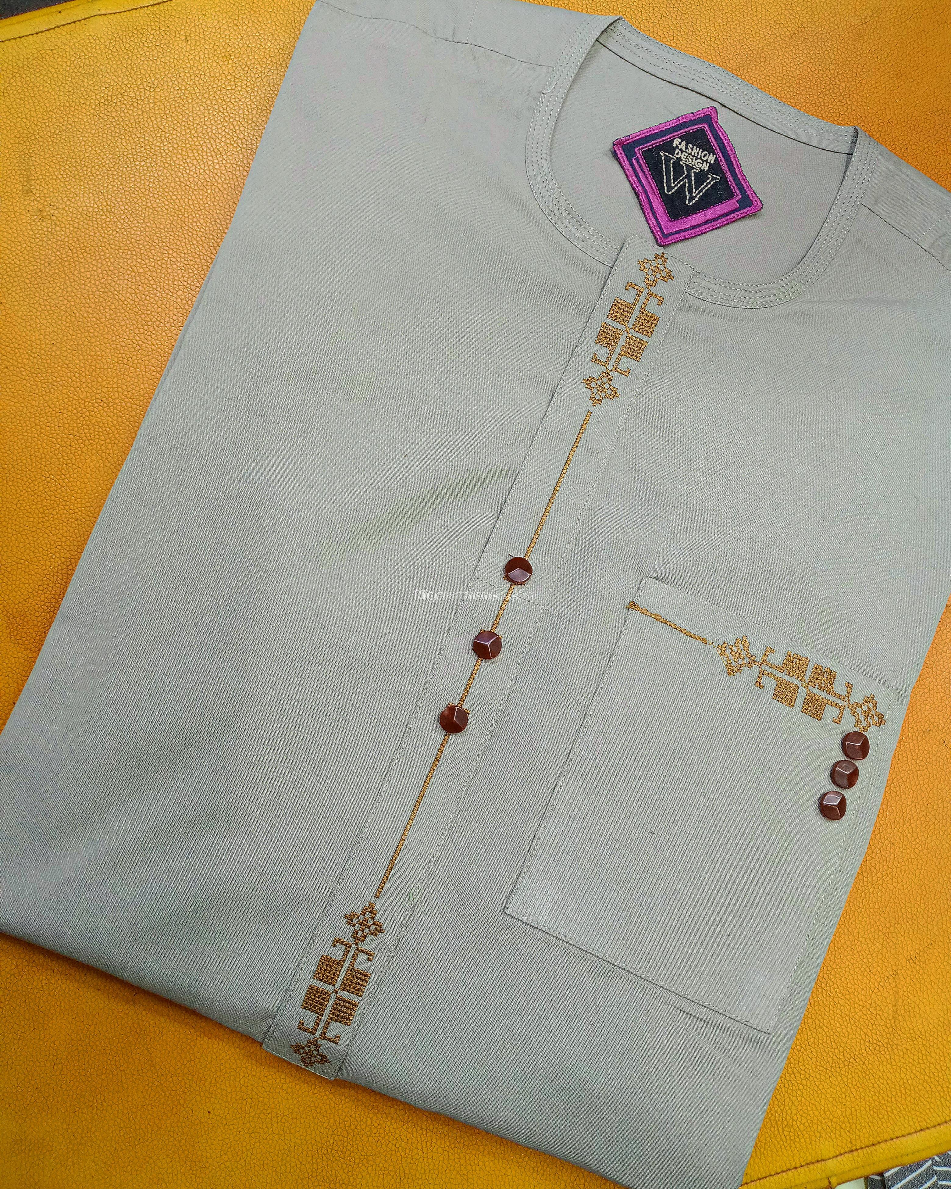 Haut africain pour homme avec des broderies